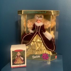 1996 Special Edition Happy Holidays Barbie W/ Ornament 🌨